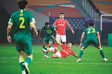 Paulinho Sends Cannavaro S Evergrande Into Title Decider Kuwaittimes