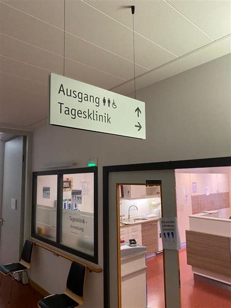 Neues Patienten und Besucher Wegeleitsystem im Innen und Außenbereich