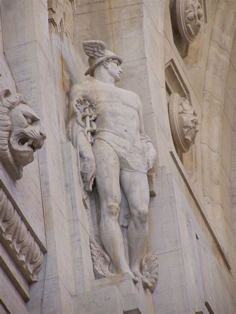 Merkur in Milano Centrale Ein schöne Statue des Merkur im Flickr