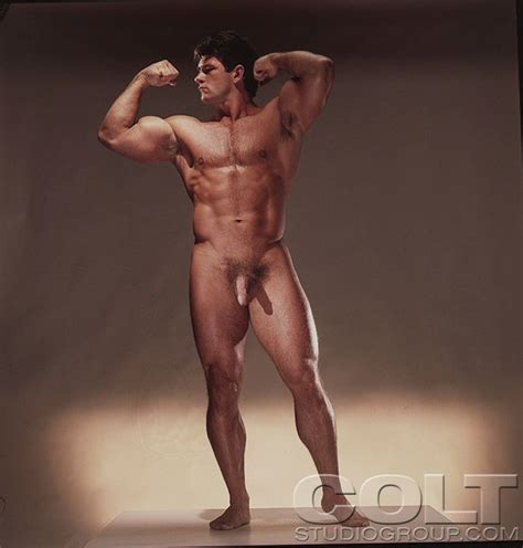 Hot Muscle Man Shows His Cock And Muscled Body By 3X Muscles