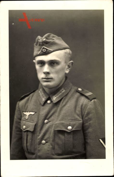 Deutsche Wehrmacht Soldat In Uniform Portrait Rmelabzeichen Xl