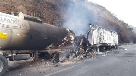 Fuerte Explosi N De Pipa Deja Muertos En Autopista Tepic