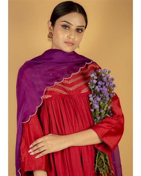 Purple Scalloped Tissue Organza Dupatta By Label Priya Chaudhary The