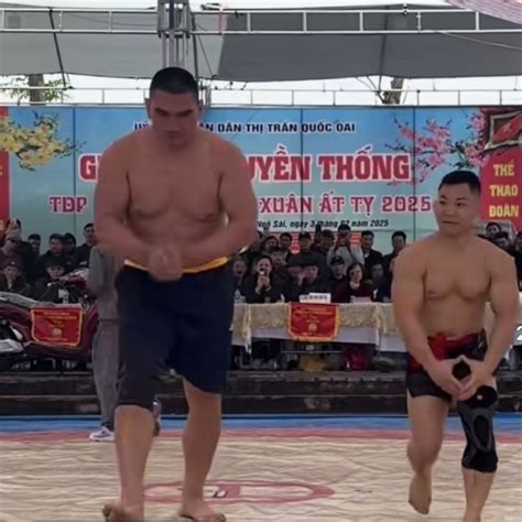 Đô vật hot girl Thần Sấm vạm vỡ gây sốt ở hội làng đầu năm Đời sống ZNEWS VN