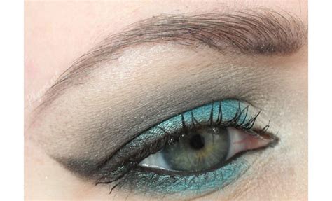 Makeup Wars Urban Decay Pulp Fiction Vs Naked Basics