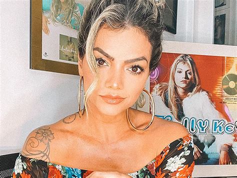 Kelly Key ensina Gracyanne Barbosa a fazer sexo anal em live Vai doer mas você espera