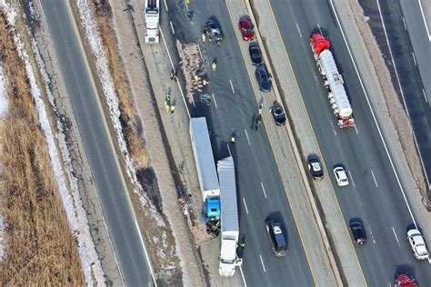 Multi Vehicle Crash Blocks EB Hwy 401 In Mississauga