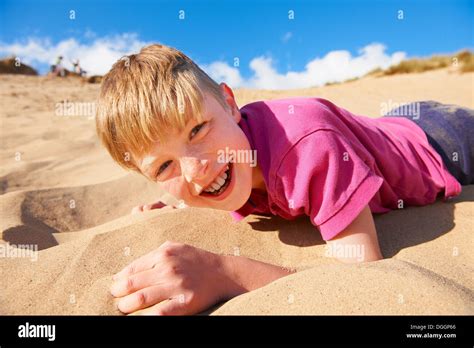 Blonde Behaarte Junge Fotos Und Bildmaterial In Hoher Aufl Sung Alamy