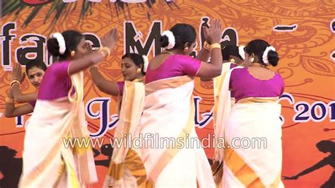 Women dance the Thiruvathira or Kaikottikali dance from Kerala - YouTube