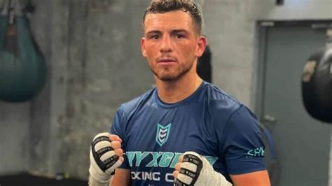 Di Giorno Lavoro In Ufficio Di Notte Combatto A Mani Nude La Doppia Vita Di Un Geometra