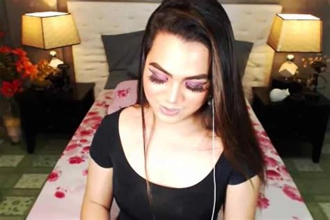 Horny Tranny Babe Play Her Cock On Webcam Shemale Amateur Porn XHamster