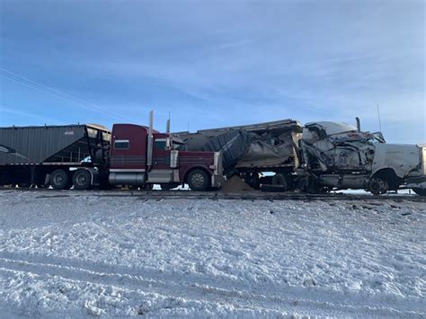 1 Dead 4 Injured In Crash On Qeii Highway Citynews Calgary