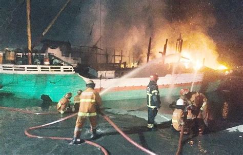 Dua Kapal Kargo Ludes Terbakar Di Pelabuhan Kalimas Surabaya Kerugian