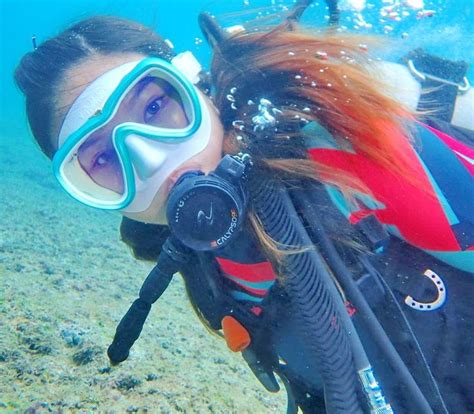 Pin By Hailey Saint On Scuba Women Scuba Diving Underwater Fun Diving