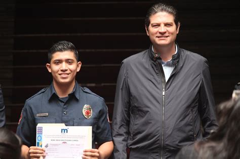 Crónica Ser bombero no es ser un superhéroe es ser un humano que