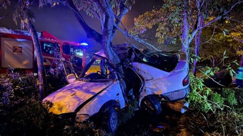 Remaja Tahun Maut Kereta Dipandu Langgar Pokok Tvs