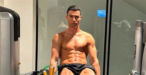 Cristiano Ronaldo Mostra Gominhos Em Treino E Chama A Aten O Nas Redes