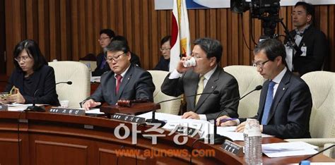 여야 공무원연금 실무기구 출발 전부터 ‘삐그덕 아주경제