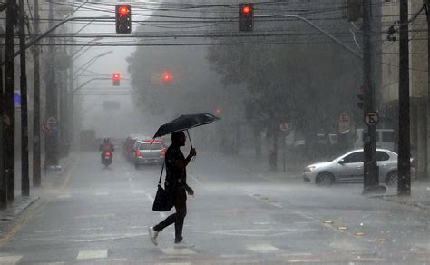 Chuva acumula em Curitiba mas sem ocorrências de alagamentos