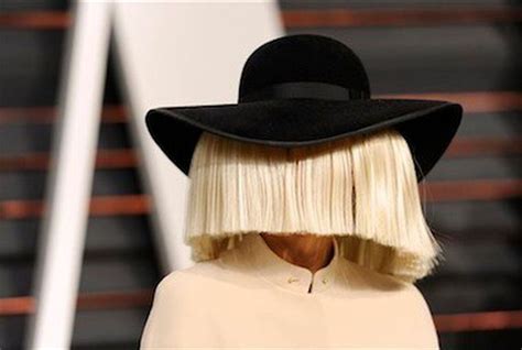 Sia Reveals Face At Oscars Party Calista Flockhart Signs On For