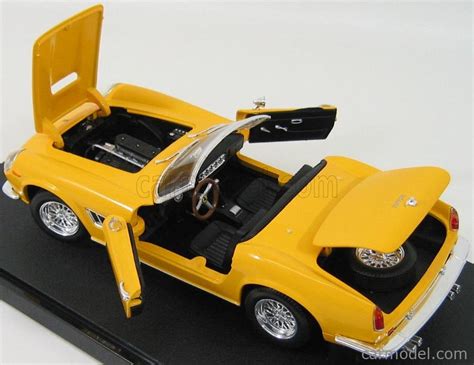 MATTEL HOT WHEELS Scale FERRARI GT CALIFORNIA SPIDER YELLOW