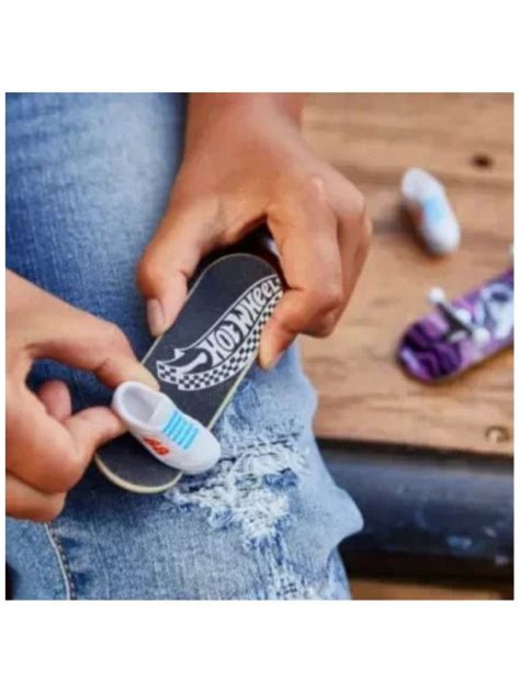 Hot Wheels Skate Fingers Skeletos Edamama