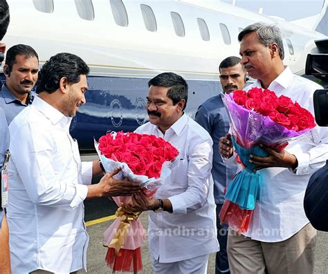 కేసీఆర్‌కు జగన్‌ పరామర్శ Jagan S Advice To Kcr