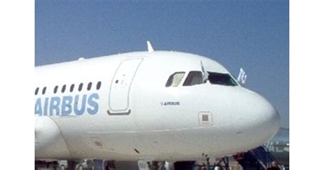 Пътнически самолет кацна принудително в Москва