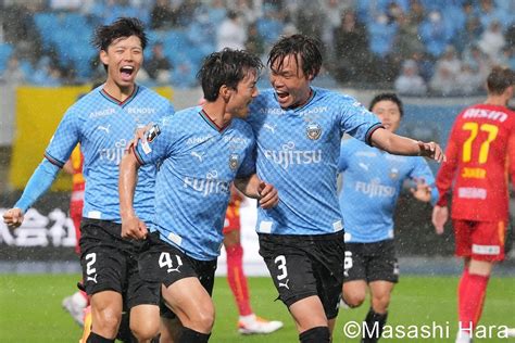 3試合勝利なし、川崎が｢頼れる男｣家長昭博の2ゴールで名古屋を圧倒！photoギャラリー【明治安田j1リーグ 第17節 川崎フロンターレvs