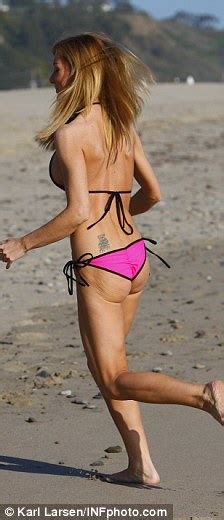 Hot Sexy Oksana Grigorieva Bikini Pics