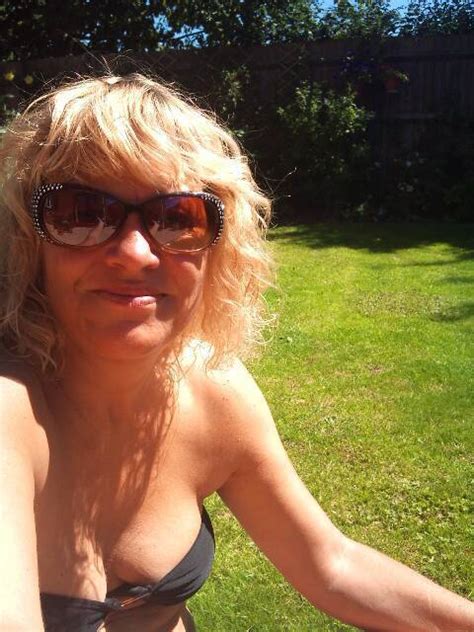 Joyfully From Thatcham Is A Local Granny Looking For Casual Sex Dirty Granny