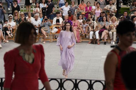 Un Desfile Multicolor En La Plaza Easo De San Sebasti N El Diario Vasco