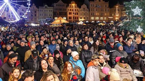 Fotogalerie Česko zpívá koledy v Plzni na náměstí Republiky Plzeňský