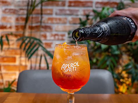 Aperol Spritz O que é e como fazer em casa este coquetel