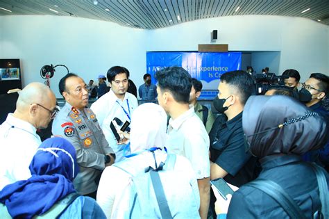 Polri Percantik Bandara Soetta Dengan Lukisan Karya Para Difabel