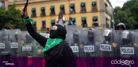 Marcha De Mujeres Feministas Termina En Enfrentamientos Contra Policías