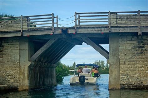 Somerset Bridge Bermuda - The World’s Smallest Drawbridge | Amusing Planet