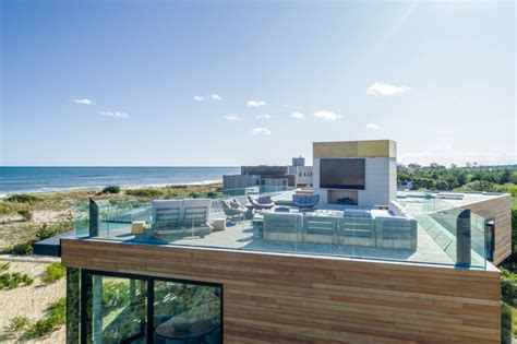 This Amagansett Ny Residence Offers Six Bedrooms And Seven Full