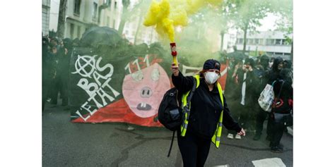 En Images Commerces D Grad S Affrontements Avec La Police Et Canons