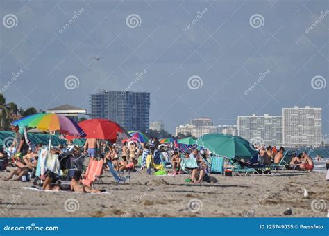 Miami Beach Busy Summer Miami Fl Editorial Image Image Of Atlantic