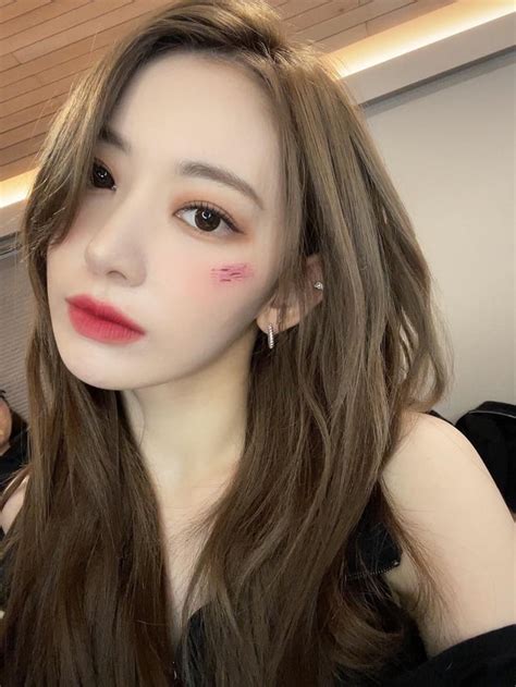 221020 Le Sserafim Weverse Update Sakura R Sakura