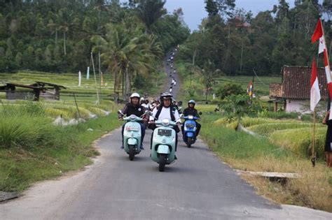 Mampir Di Beberapa Tempat Gubernur Sumsel Naik Vespa Rame Rame