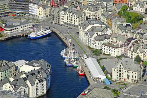 Alesund Fishing Harbour in Alesund, Norway - Marina Reviews - Phone ...