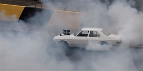 Holden Monaro Performs Smokey Burnout | GM Authority