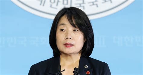 윤미향 내일부터 국회의원기금 유용 등 의혹 모두 부인종합