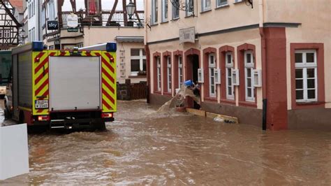 Hochwasser in Hessen Schnee statt Regen lässt Pegel sinken