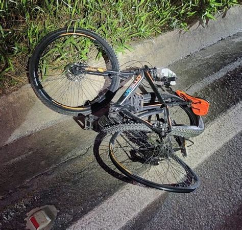 Ciclista Morre Atropelado E Condutor De Carro Foge Na Mg Em