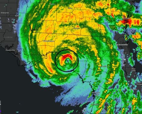 L uragano Idalia è in Florida dichiarato lo stato d emergenza in