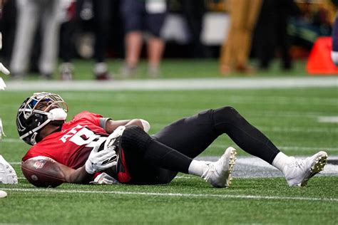 Falcons Tight End Kyle Pitts Out For The Season With Knee Injury The