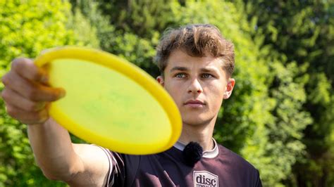 Niklas Anttila, 23, päätti neljä vuotta sitten tehdä frisbeegolfista